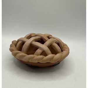 5 1/2" Ceramic Pie Dish With Lid Strawberry Design On The Sides